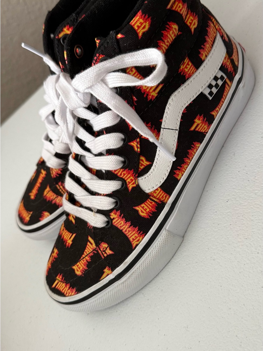 Vans men High-Top Sneakers in Black, White & Orange Flame Print 5.5 men’s